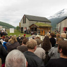 Mange var møtt fram til festforestillingen i Gratangsbotn (Foto: Terje Bendiksby / Scanpix)